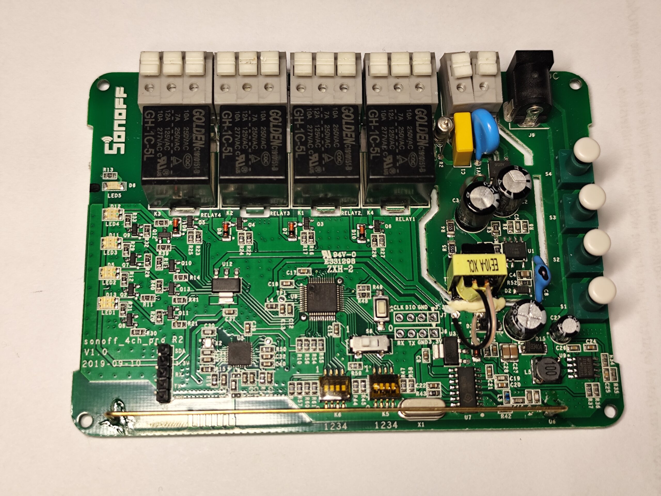 SONOFF 4CHR3 – flashowanie i własny firmware NetGuard Power 2 Sonoff 4CH Pro na ESPHome — pełny przewodnik po flashowaniu (R2 i R zwieranie pinu do masy plytka